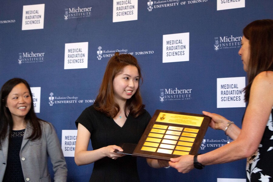 Adriana Mok presented with the award for Highest Academic Standing by Susan Weltz, Chair, Imaging (right) and Kieng Tan, Associate Director, Medical Radiation Sciences Program (left) at the MRS Pre-Convocation Reception and Awards Ceremony at Hart House on June 2, 2022.