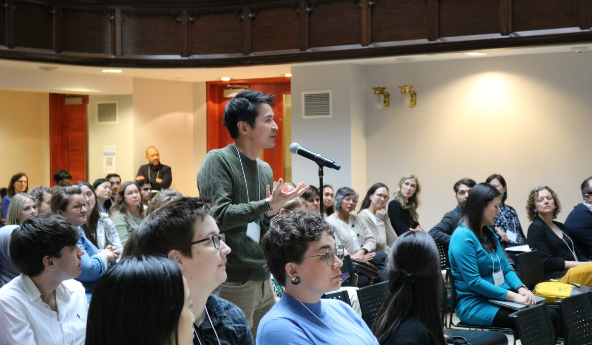 An attendee asking questions during the RTi3 Conference 2024.