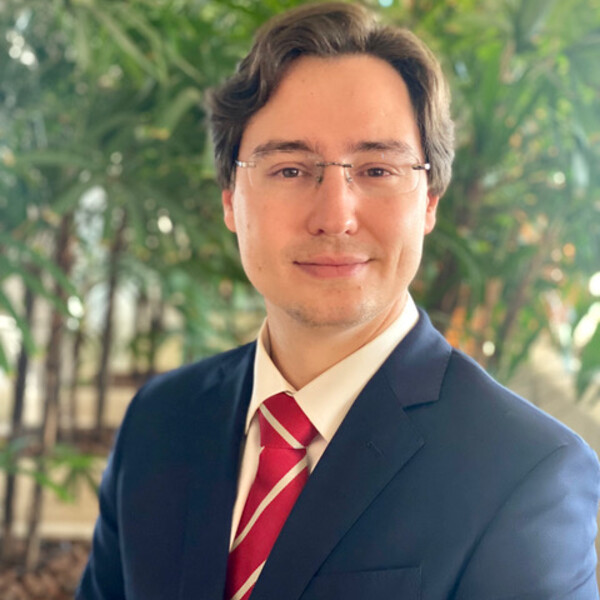 Dr. Daniel Palhares